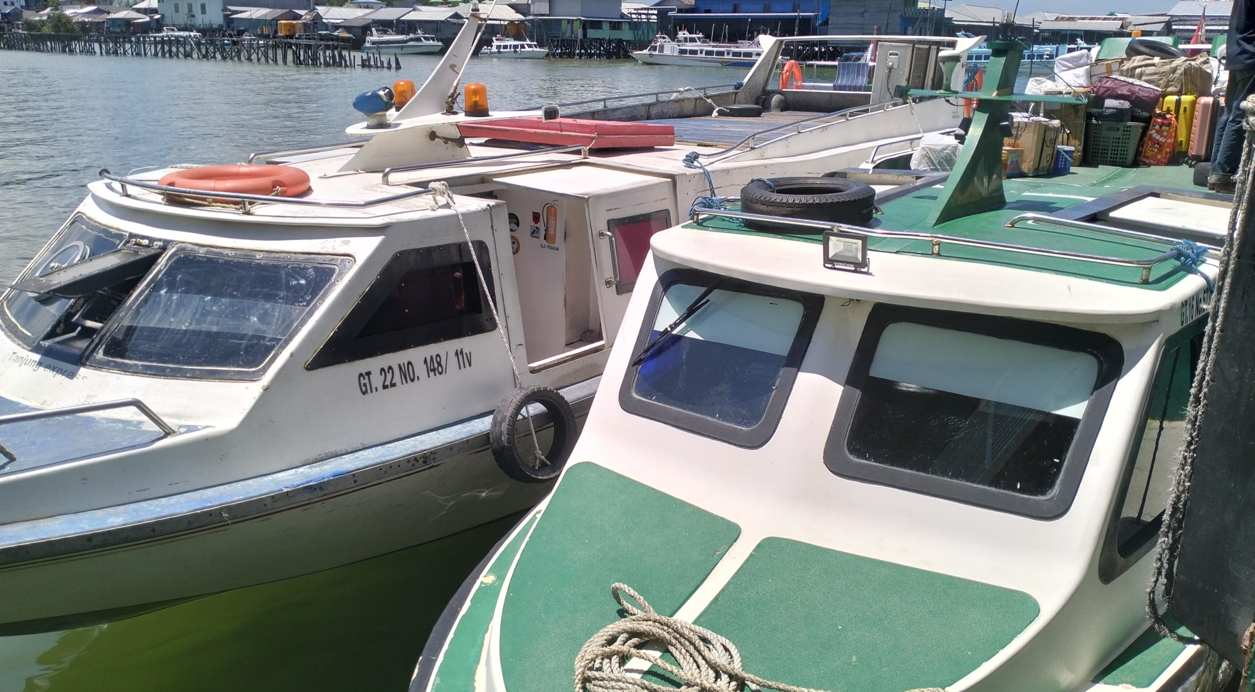 PENGGUNA TRANSPORTASI: SPEEDBOAT TARAKAN TANJUNG SELOR SEHARUSNYA MENGGUNAKAN NOMER KURSI BAGI PENUMPANG.