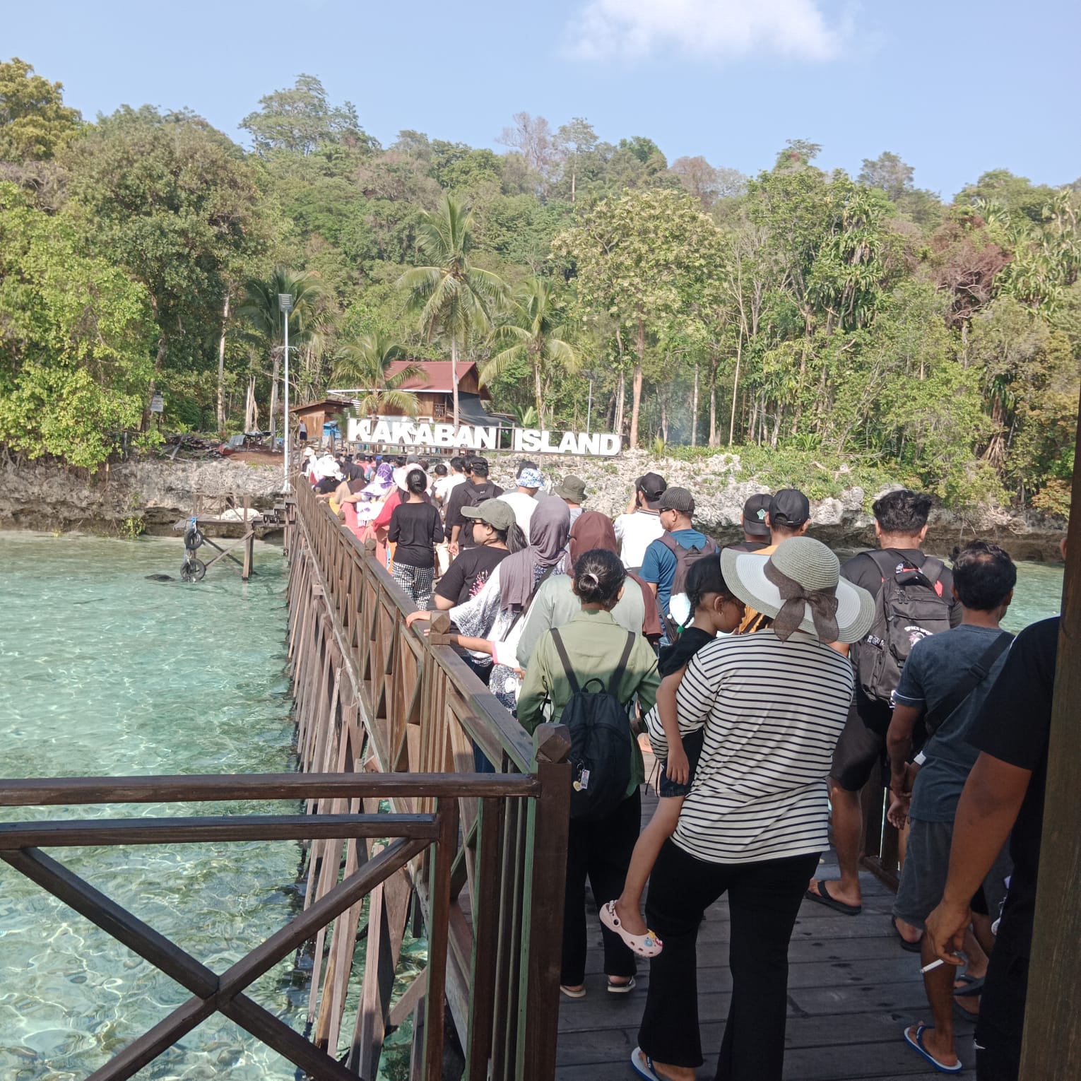 Direksi PT Tanjung Redeb Hutani Prioritaskan Kesejahteraan Pekerja, 1.200 Karyawan dan Keluarga Wisata ke Pulau Berau Terbagi Empat Gelombang